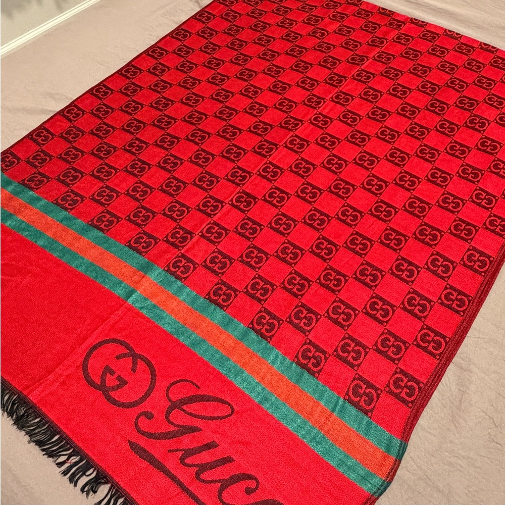 Gucci Red and Black Logo scarf - Picture 2 of 7